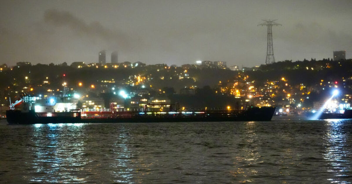 İstanbul Boğazı gemi trafiğine çift yönlü açıldı