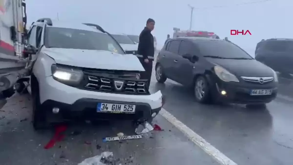 Bitlis-Tatvan yolunda zincirleme kaza: 31 yaralı